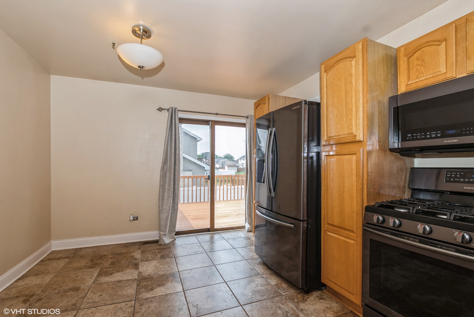 320 Danielle Road Matteson, IL 60443 - Photo 10 of 25 a kitchen with stainless steel appliances granite countertop a refrigerator stove and microwave