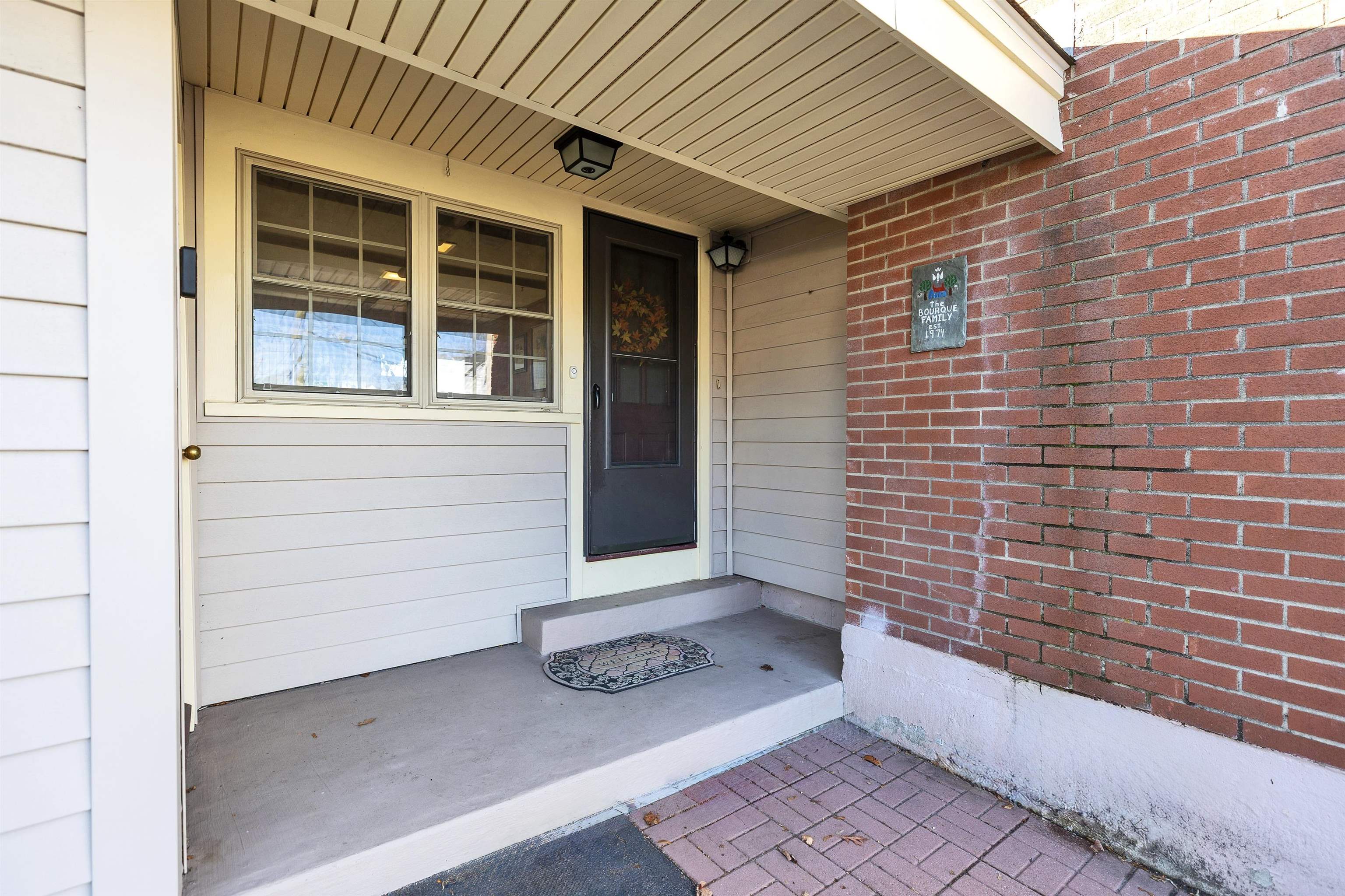 35 Little Avenue Manchester, NH 03109 - Photo 3 of 50