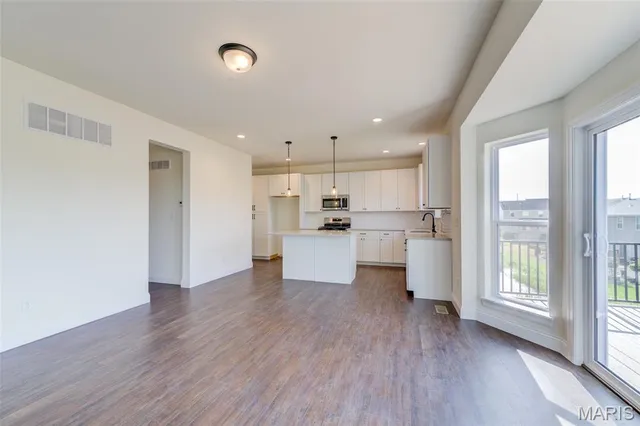 $3,500 | 2025 Maryland Oaks Circle, Maryland Heights, MO 63146