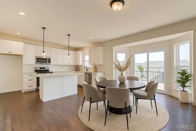 $3,500 | 2025 Maryland Oaks Circle, Maryland Heights, MO 63146