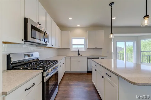 $3,500 | 2025 Maryland Oaks Circle, Maryland Heights, MO 63146