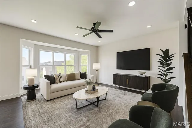 $3,500 | 2025 Maryland Oaks Circle, Maryland Heights, MO 63146