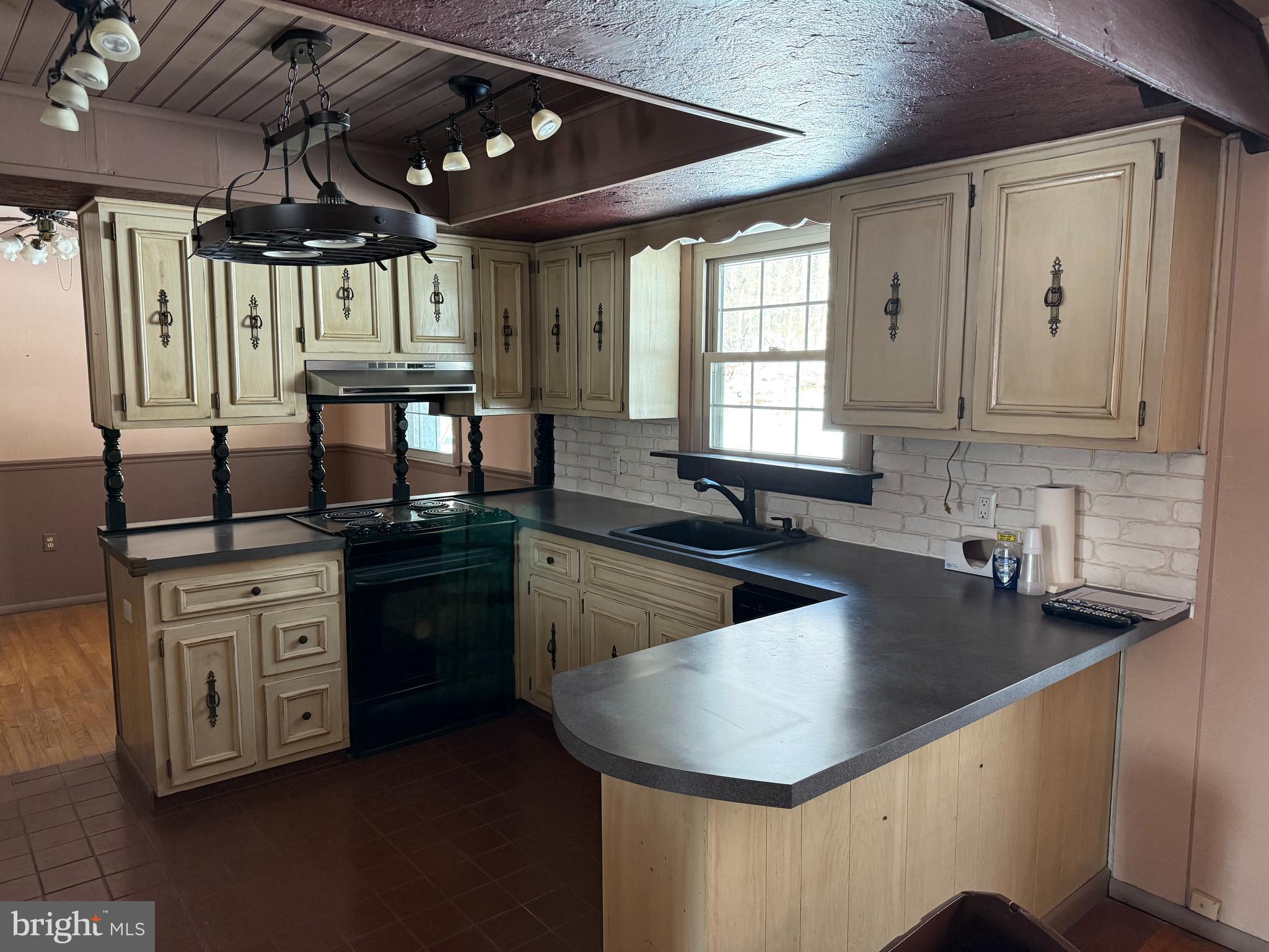 2881 Creek Road Elverson, PA 19520 - Photo 4 of 20