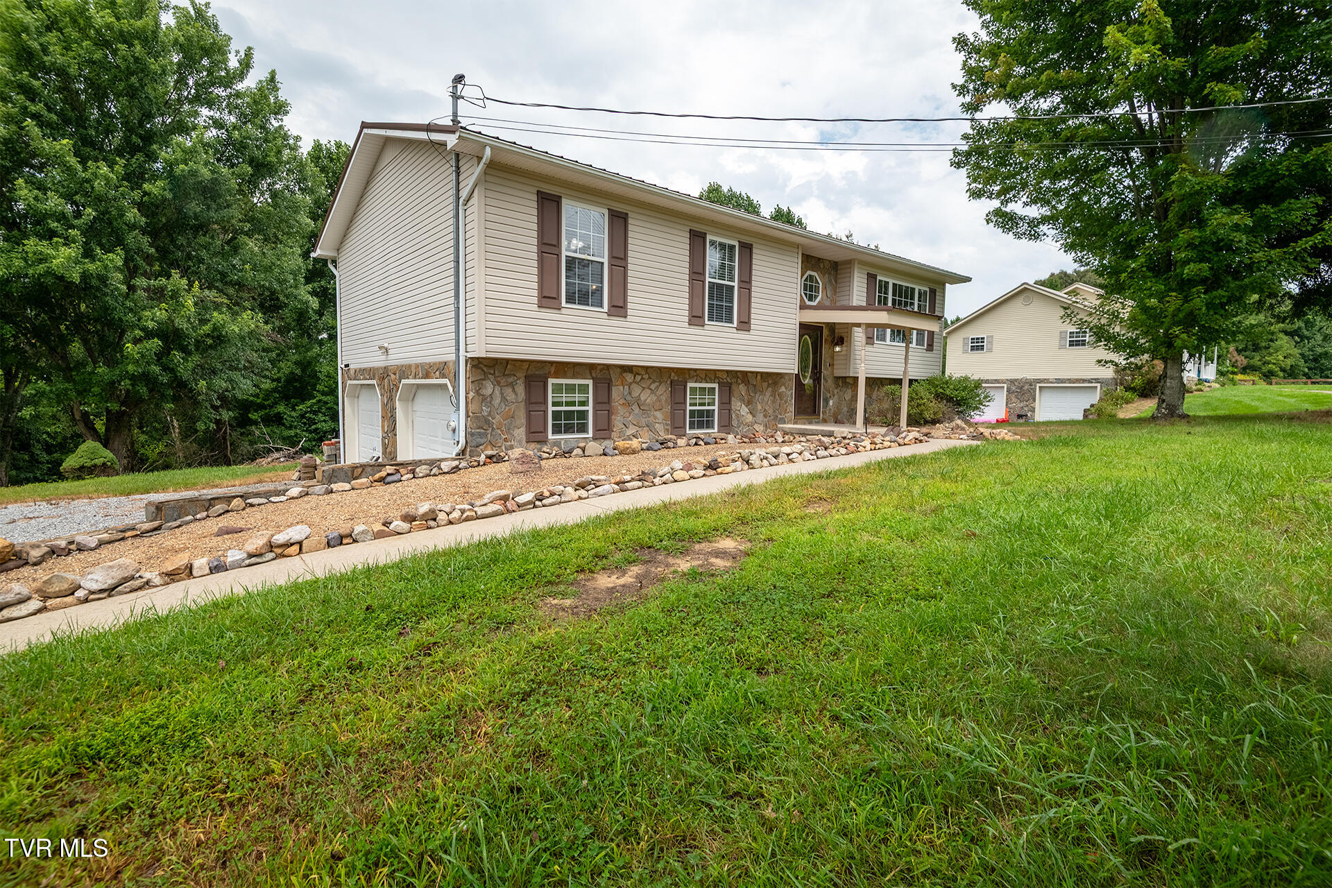 925 Keller Road Afton, TN 37616 - Photo 2 of 34 Front of the home
