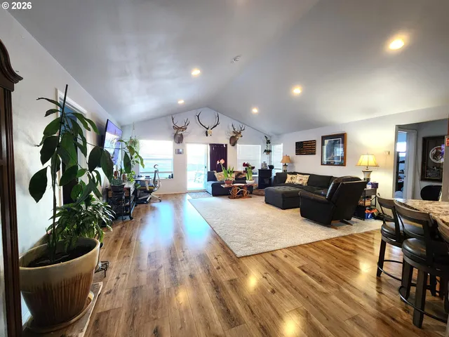 $435,000 | 902 North 15th Avenue, Elgin, OR 97827