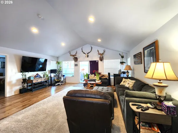 $430,000 | 902 North 15th Avenue, Elgin, OR 97827