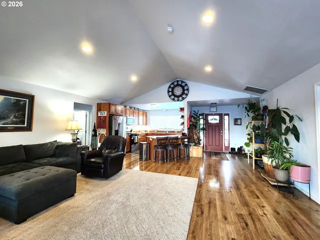 $435,000 | 902 North 15th Avenue, Elgin, OR 97827