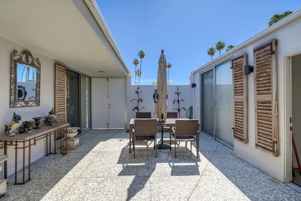 a view of a house with backyard and porch