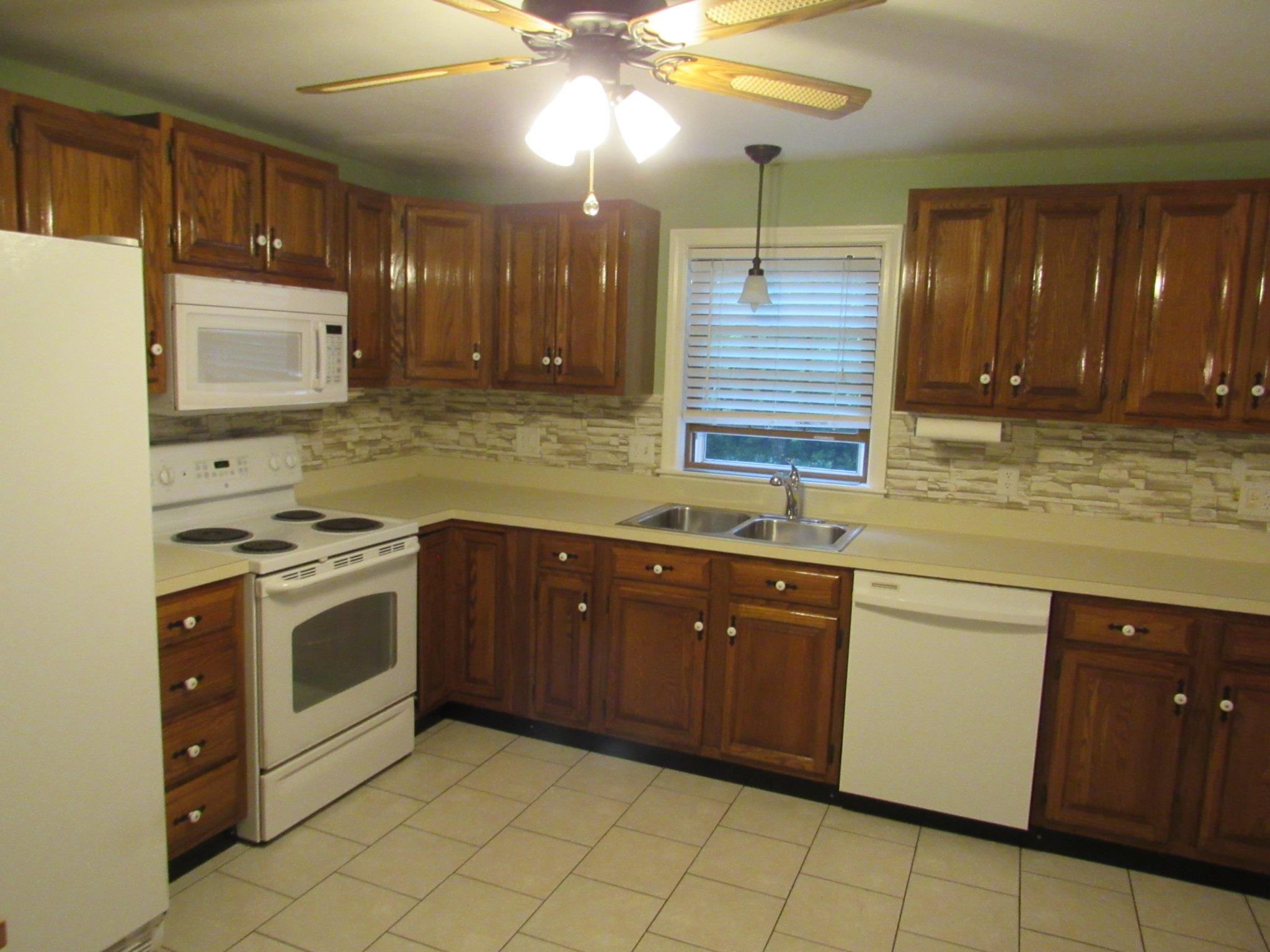 99 B West Road, Unit B/RIGHT SIDE Londonderry, NH 03053 - Photo 3 of 36 Gallery Image 3