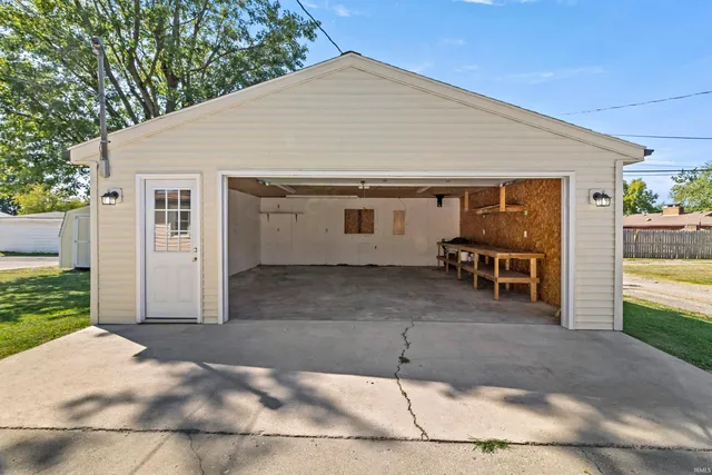 $165,000 | 709 North Walnut Street, Hartford City, IN 47348