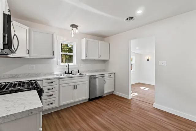 $165,000 | 709 North Walnut Street, Hartford City, IN 47348