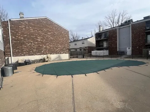 $172,000 | 9624 Perry Lane, Unit E, Overland Park, KS 66212