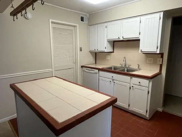 $172,000 | 9624 Perry Lane, Unit E, Overland Park, KS 66212