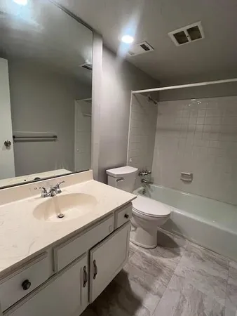 $172,000 | 9624 Perry Lane, Unit E, Overland Park, KS 66212