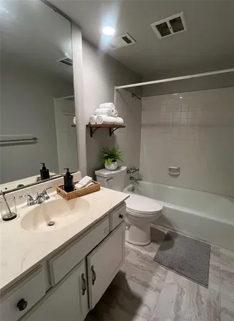 $172,000 | 9624 Perry Lane, Unit E, Overland Park, KS 66212