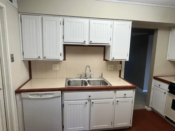 $172,000 | 9624 Perry Lane, Unit E, Overland Park, KS 66212