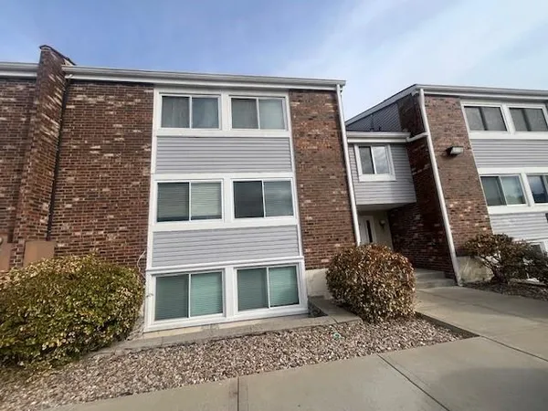 $172,000 | 9624 Perry Lane, Unit E, Overland Park, KS 66212