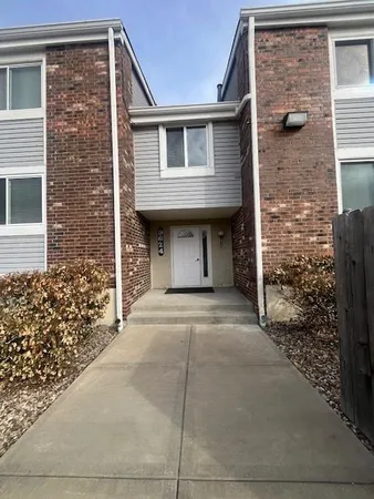 $172,000 | 9624 Perry Lane, Unit E, Overland Park, KS 66212