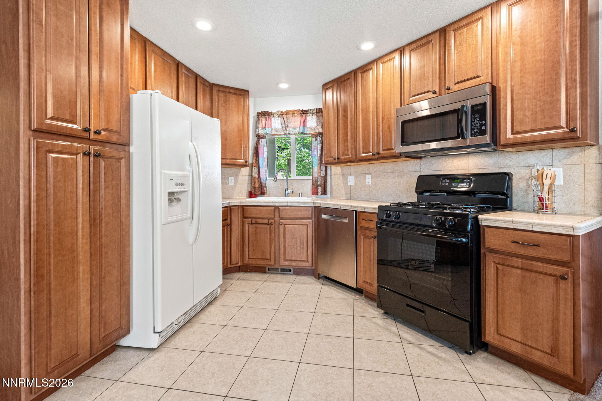 806 Karry Way Fallon, NV 89406 - Photo 10 of 27 5-web-or-mls-5