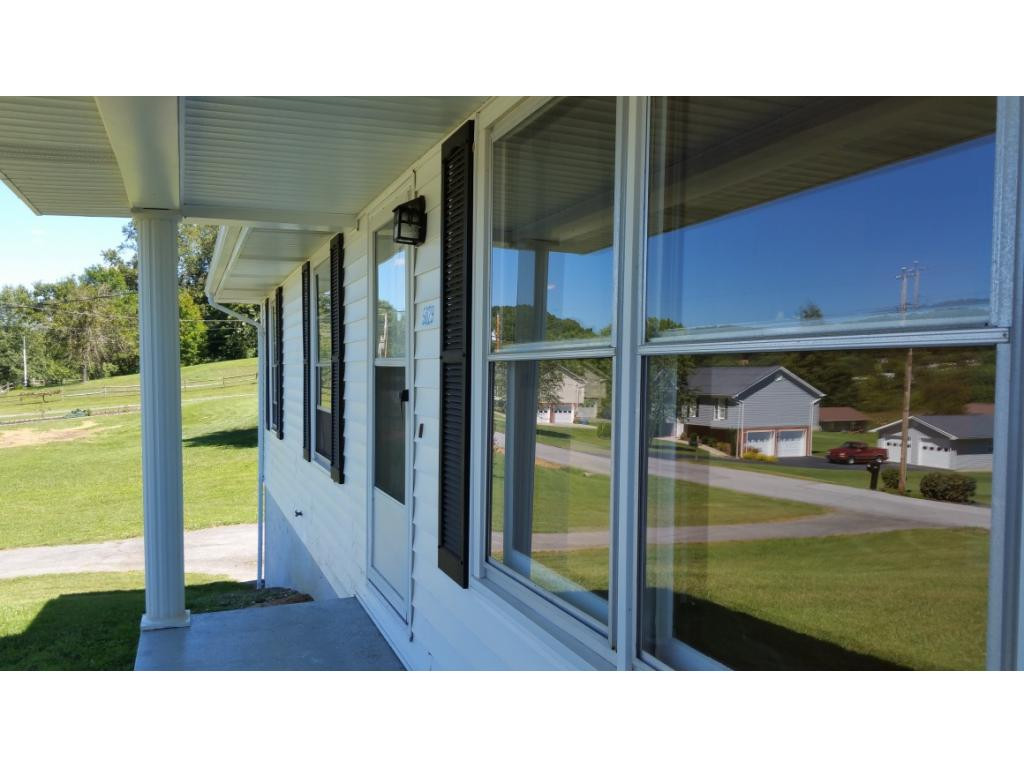 5029 Boss Road Kingsport, TN 37664 - Photo 4 of 21 Front porch
