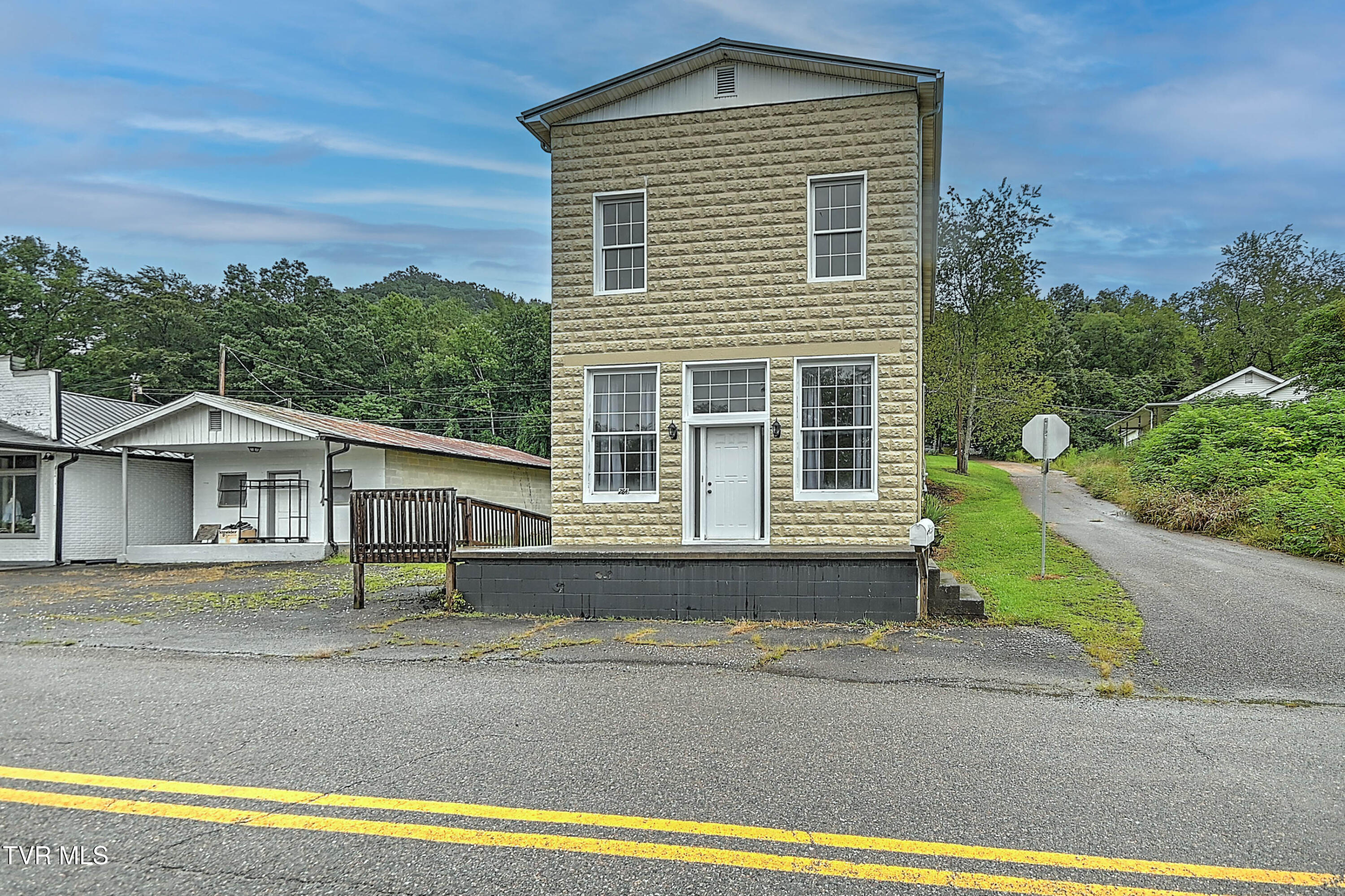 284 Railroad Avenue Duffield, VA 24244 - Photo 1 of 67 284 Railroad Ave DK