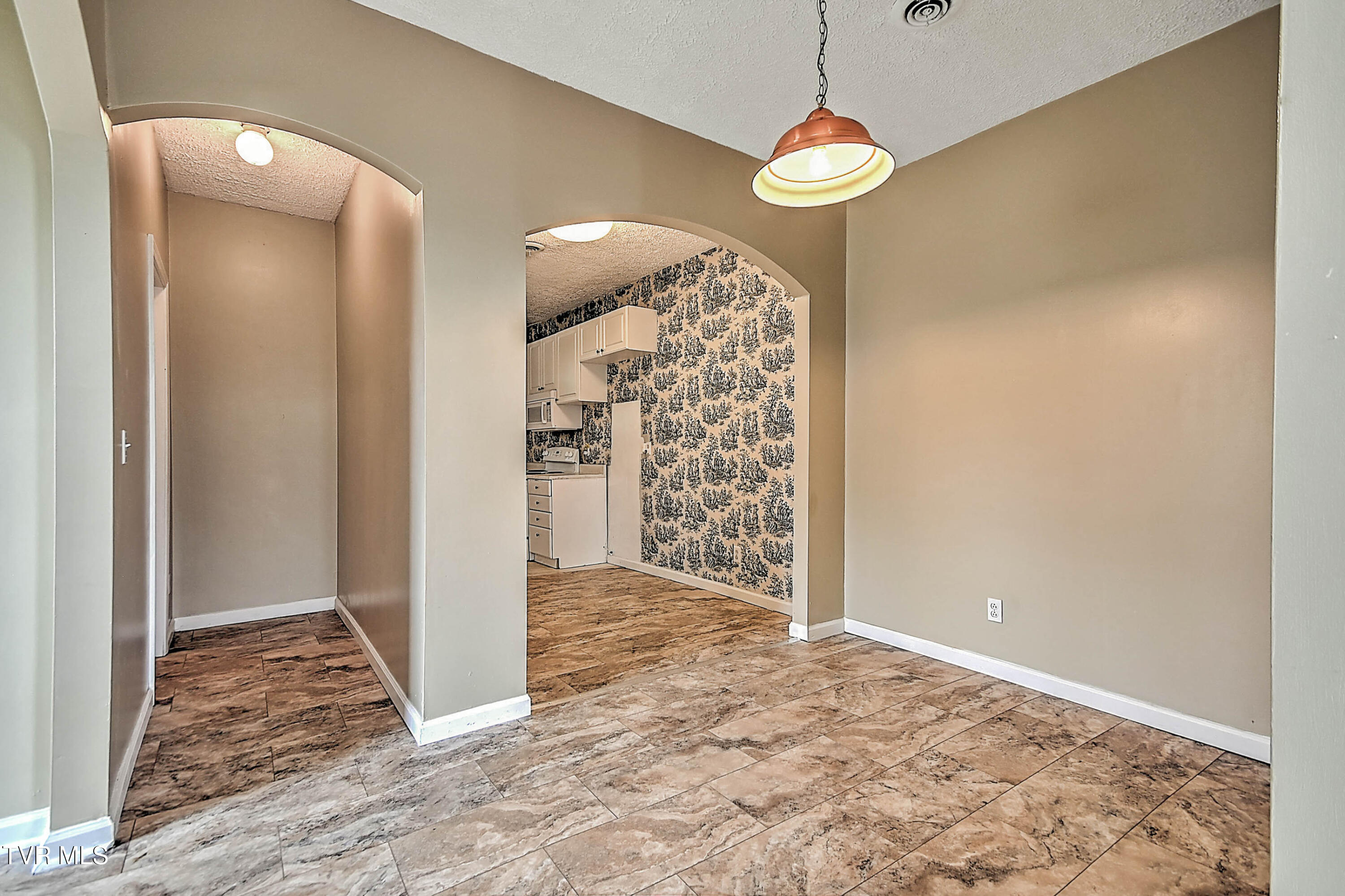 284 Railroad Avenue Duffield, VA 24244 - Photo 12 of 67 284 Railroad Ave DK-10