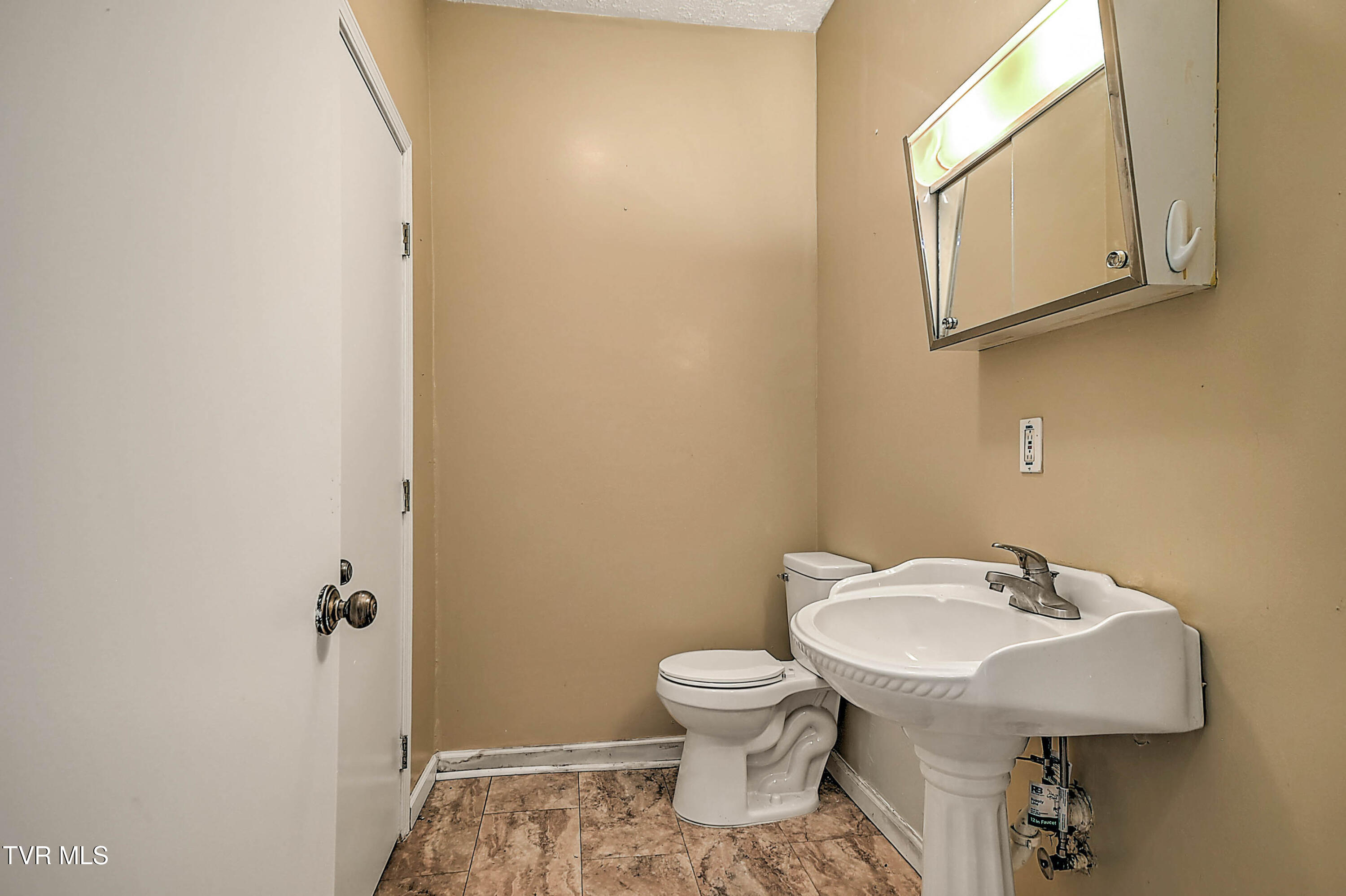 284 Railroad Avenue Duffield, VA 24244 - Photo 24 of 67 284 Railroad Ave DK-20