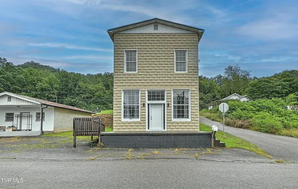 $169,000 | 284 Railroad Avenue, Duffield, VA 24244