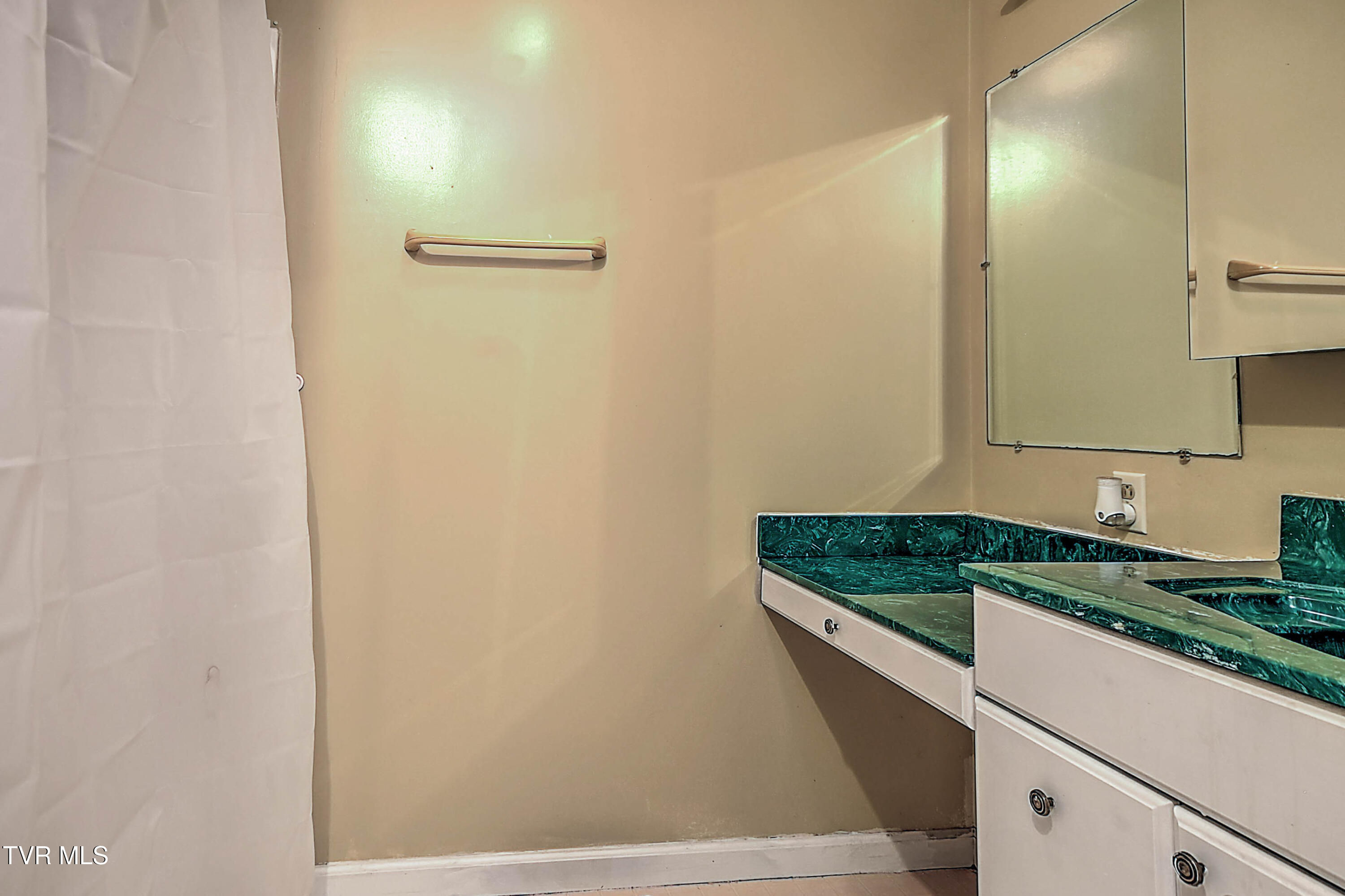 284 Railroad Avenue Duffield, VA 24244 - Photo 32 of 67 284 Railroad Ave DK-27