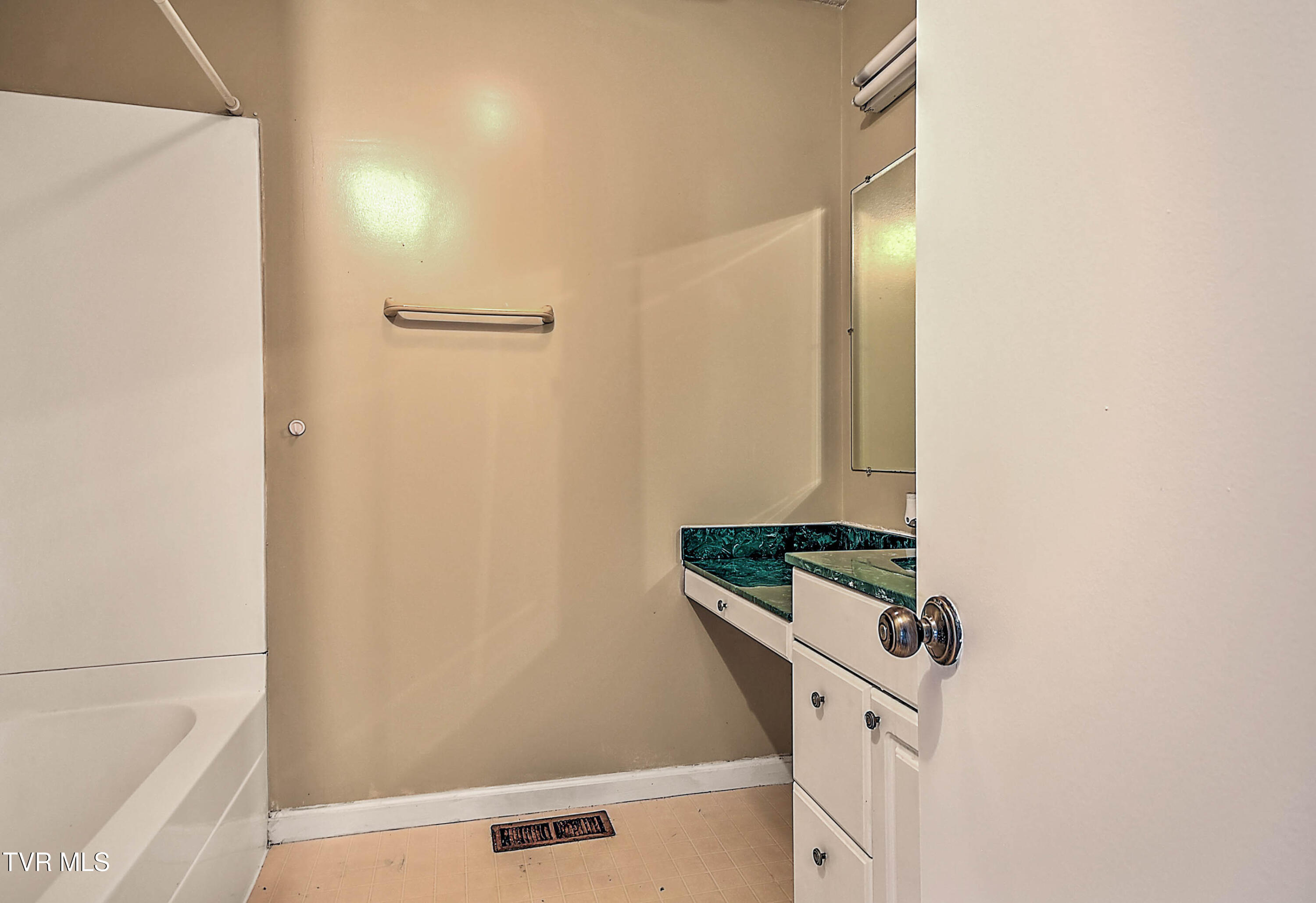 284 Railroad Avenue Duffield, VA 24244 - Photo 38 of 67 284 Railroad Ave DK-32