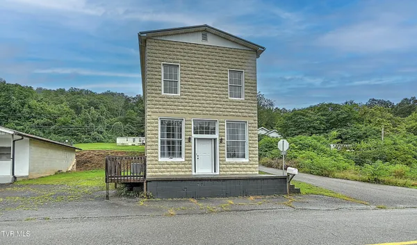 $169,000 | 284 Railroad Avenue, Duffield, VA 24244