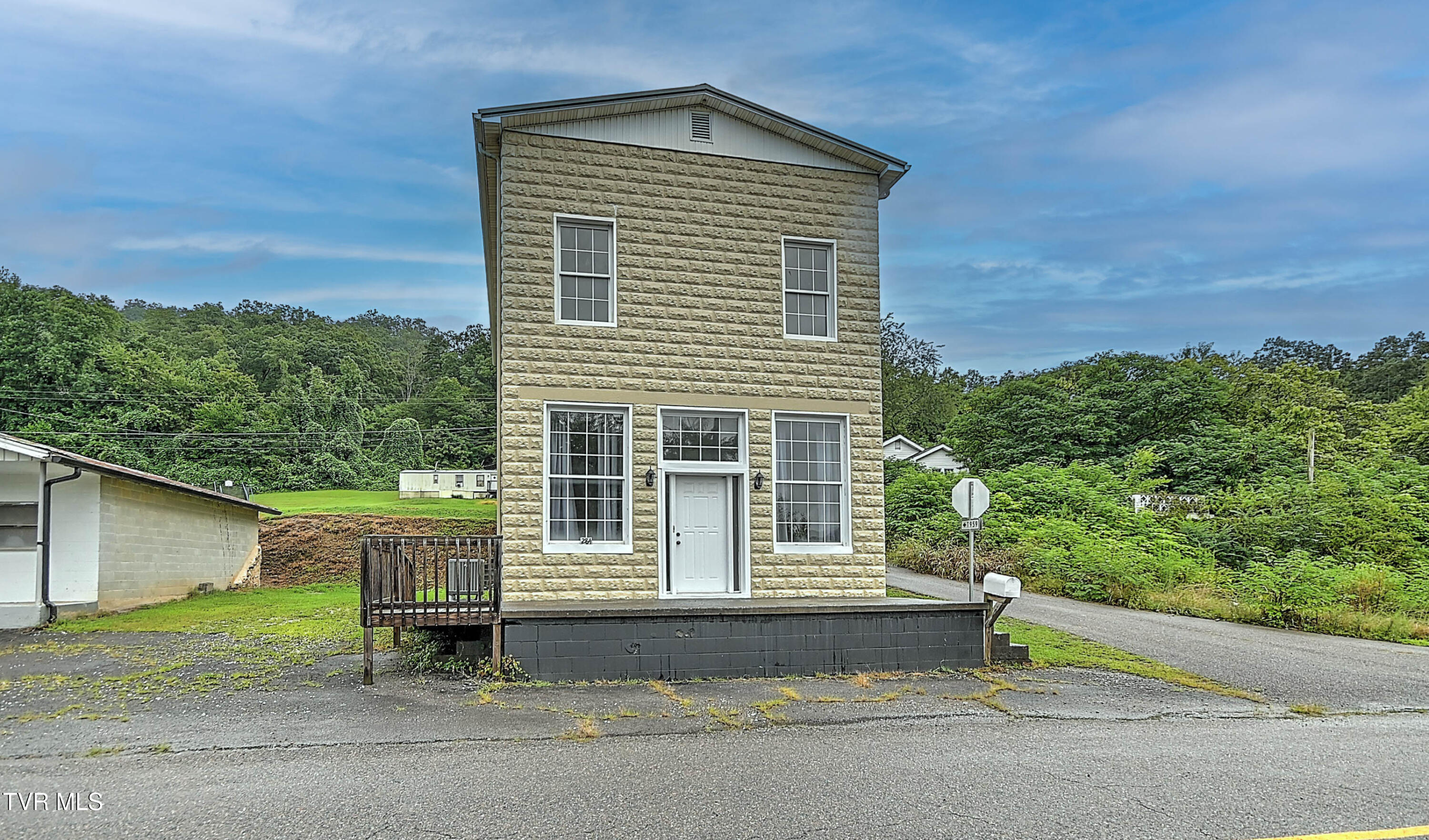 284 Railroad Avenue Duffield, VA 24244 - Photo 4 of 67 284 Railroad Ave DK-3