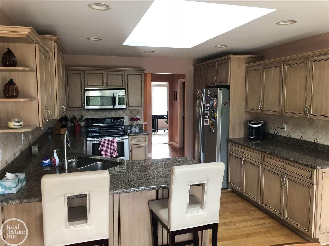 49313 Monte Road New Baltimore, MI 48047 - Photo 9 of 24 31359306-8.JPG