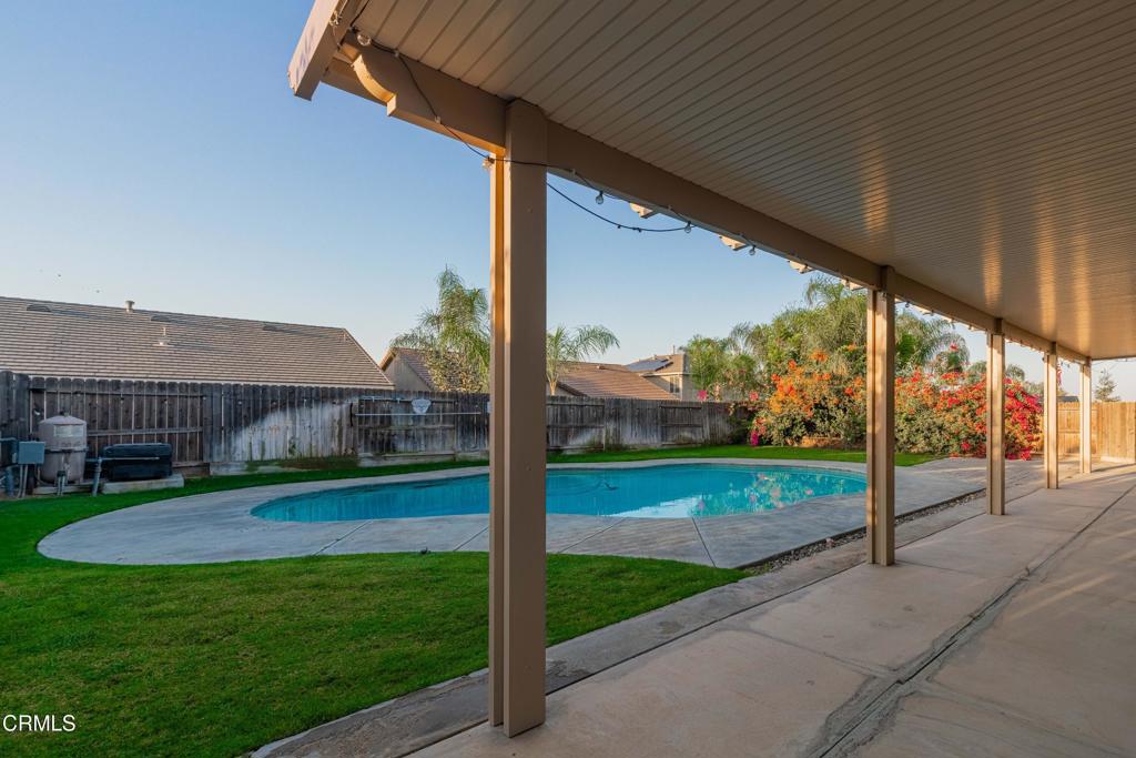 10909 Rainwater Lane Bakersfield, CA 93306 - Photo 35 of 40 32