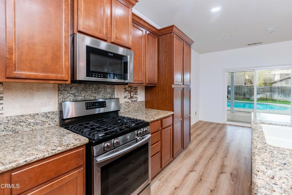 10909 Rainwater Lane Bakersfield, CA 93306 - Photo 10 of 40 07