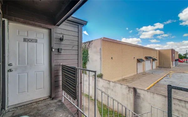 $70,000 | 6633 West Airport Boulevard, Unit 1008, Houston, TX 77035