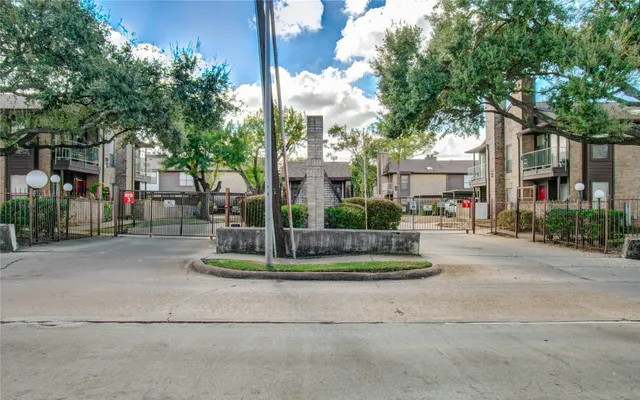 $70,000 | 6633 West Airport Boulevard, Unit 1008, Houston, TX 77035
