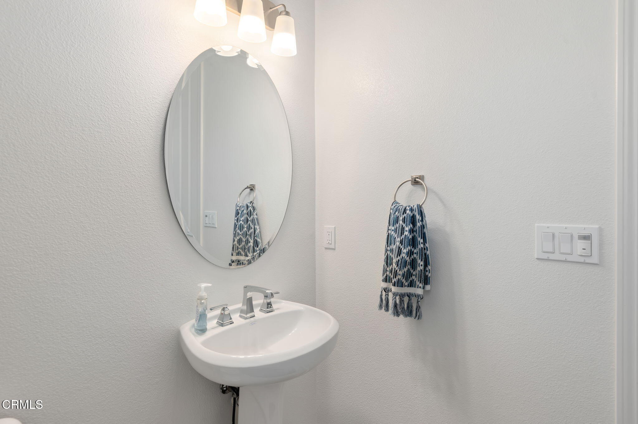 2355 Nicklaus Street Oxnard, CA 93036 - Photo 13 of 46 26 - Powder Room