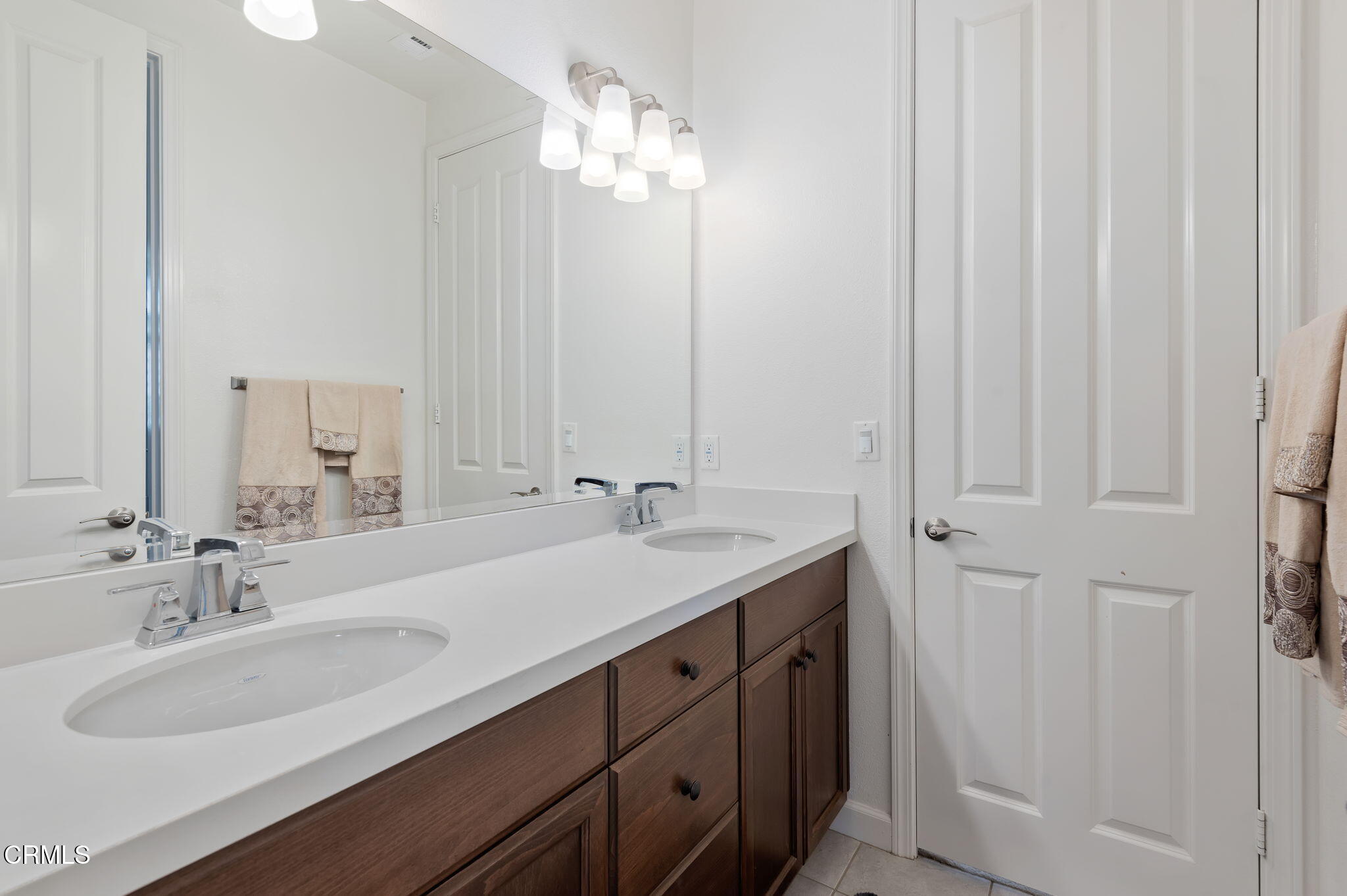 2355 Nicklaus Street Oxnard, CA 93036 - Photo 24 of 46 a bathroom with a double vanity sink and a mirror