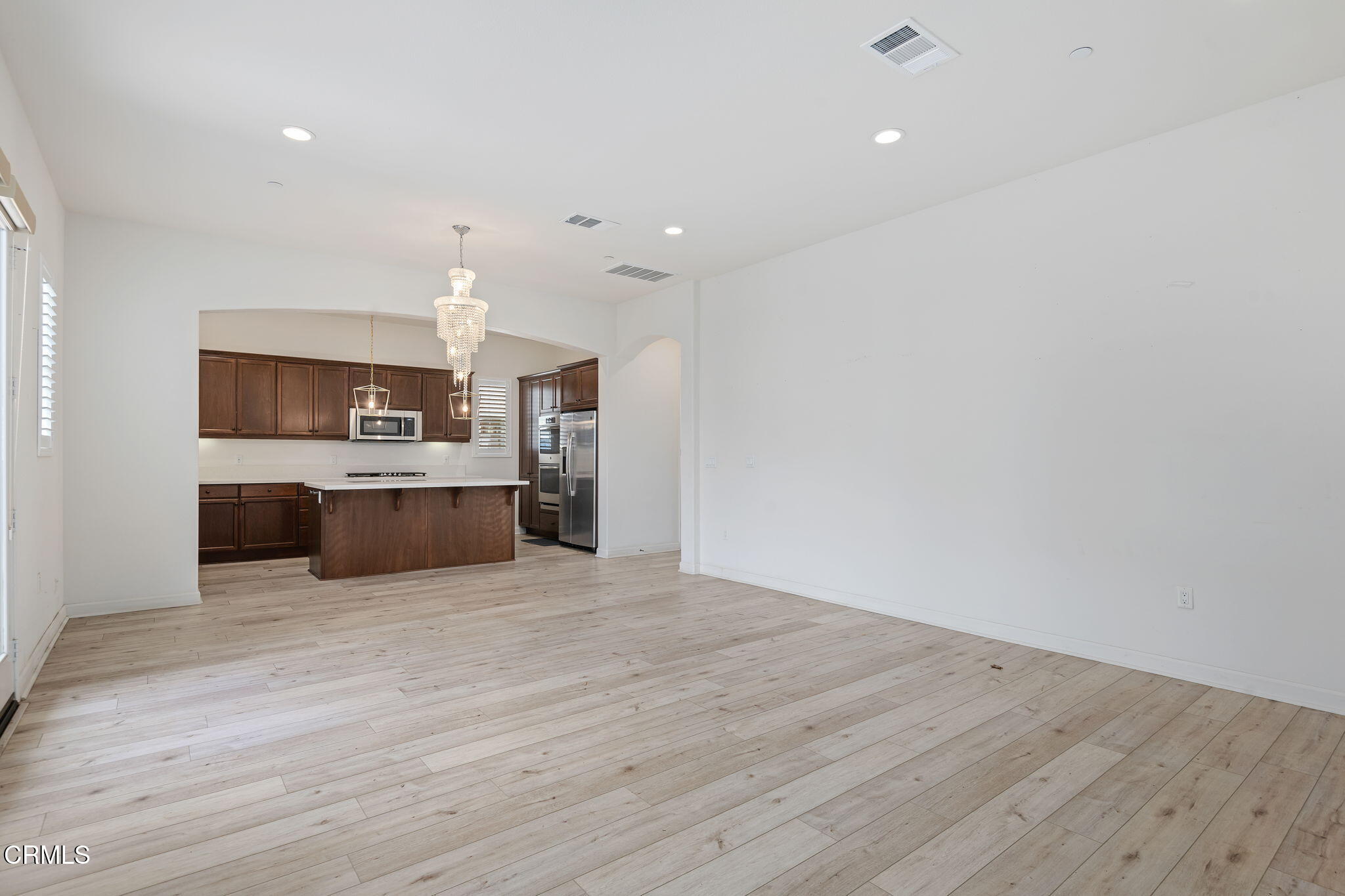 2355 Nicklaus Street Oxnard, CA 93036 - Photo 4 of 46 05 - Family Room - Dining - Kitchen