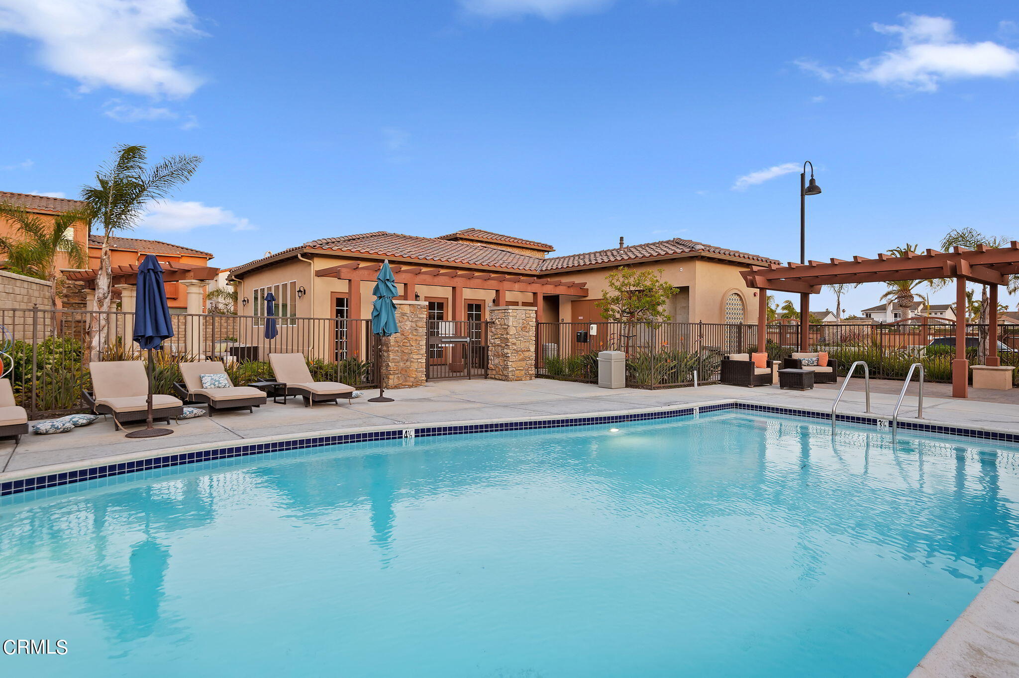 2355 Nicklaus Street Oxnard, CA 93036 - Photo 41 of 46 32-web-or-mls-32 - Community Pool