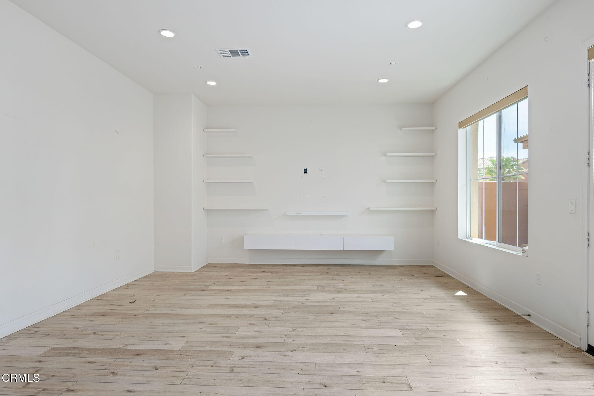 2355 Nicklaus Street Oxnard, CA 93036 - Photo 7 of 46 a view of empty room with wooden floor and fan