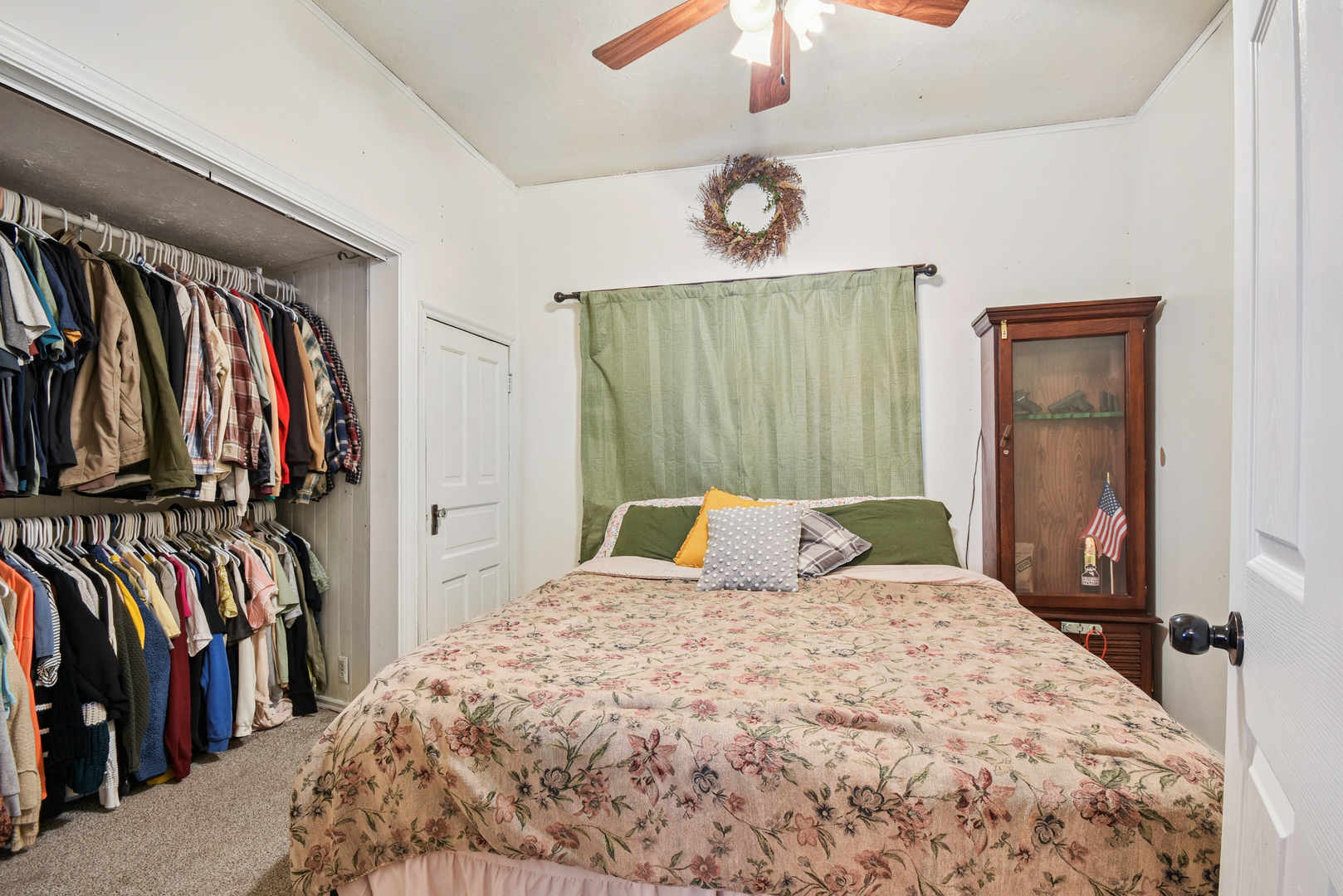 609 East Chapin Street Morris, IL 60450 - Photo 17 of 36 a bedroom with a large bed and a large closet