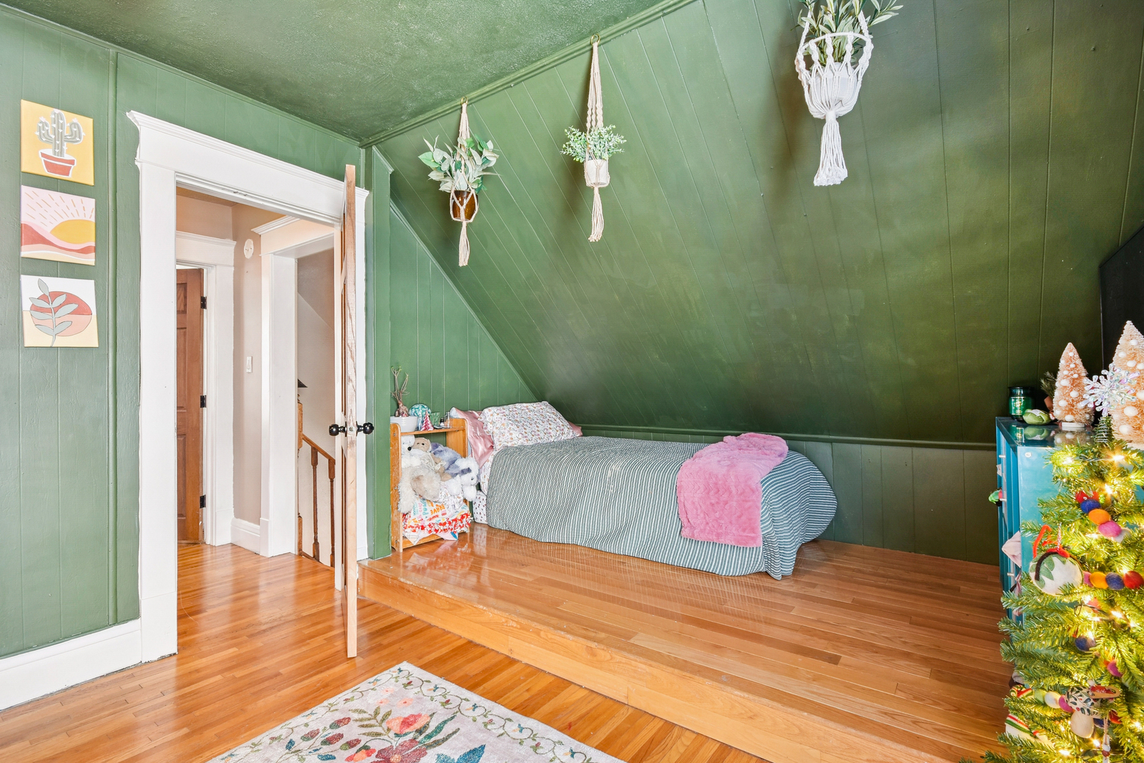 609 East Chapin Street Morris, IL 60450 - Photo 19 of 36 a bedroom with a bed and a dresser