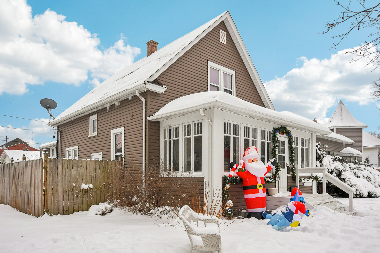 609 East Chapin Street Morris, IL 60450 - Photo 2 of 36 a view of parked car garage