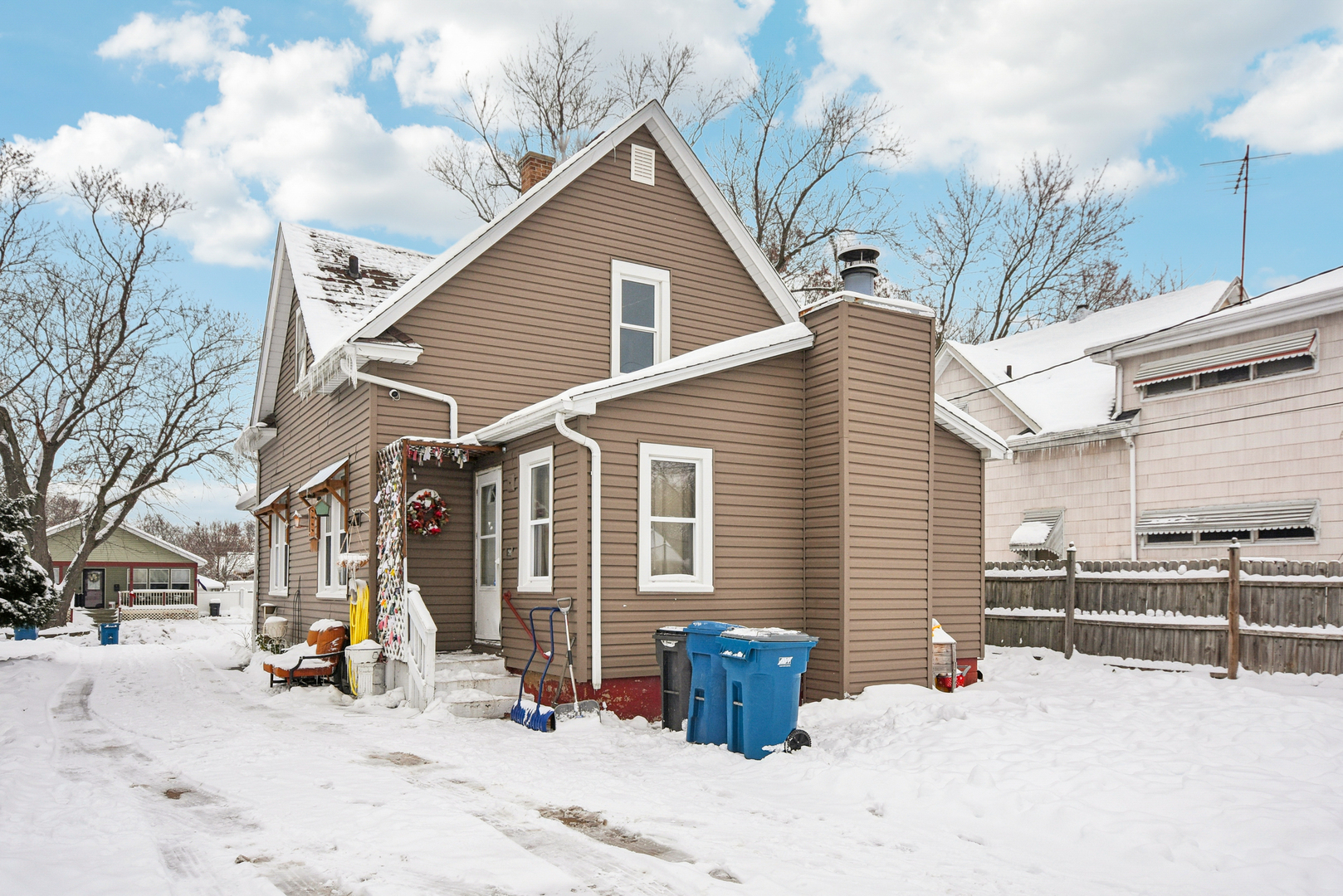 609 East Chapin Street Morris, IL 60450 - Photo 27 of 36 a view of a house with snow in the snow