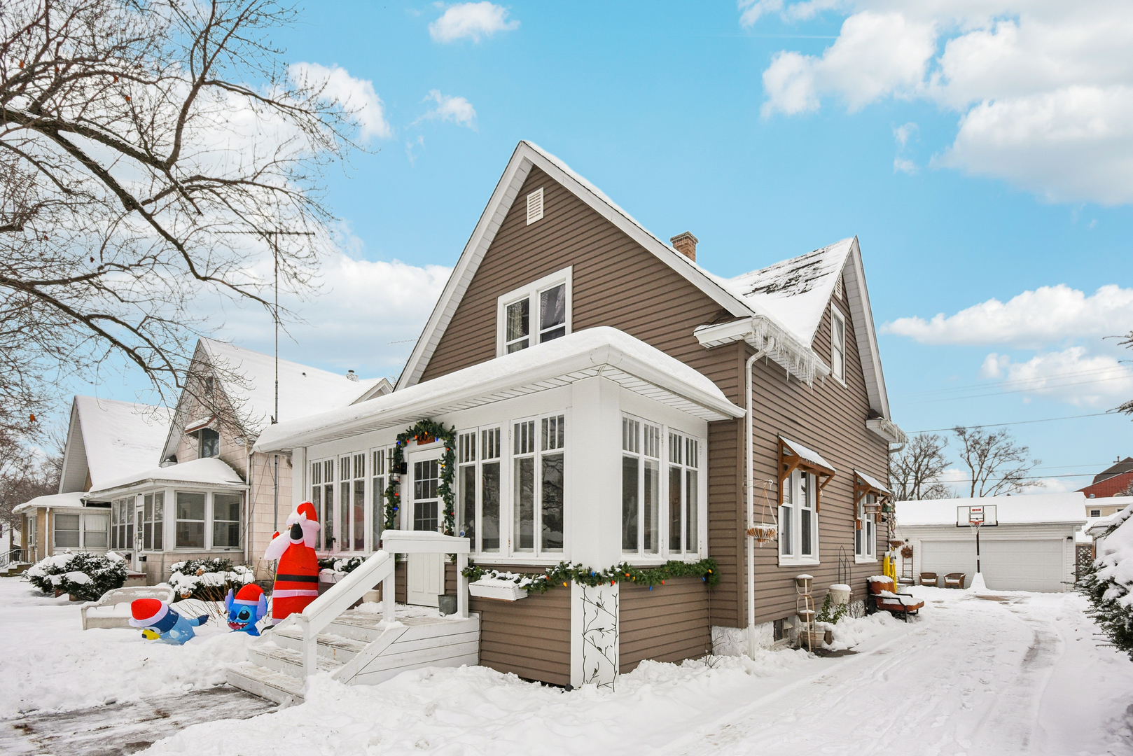 609 East Chapin Street Morris, IL 60450 - Photo 3 of 36 a view of the house with a yard