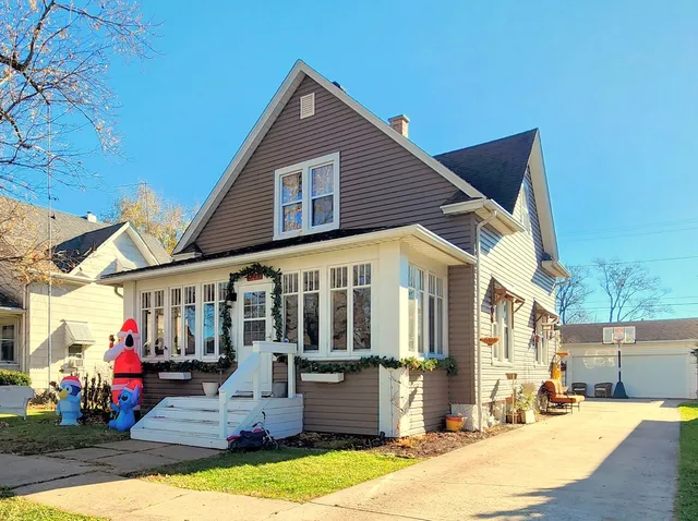 a view of a house with yard and sitting area