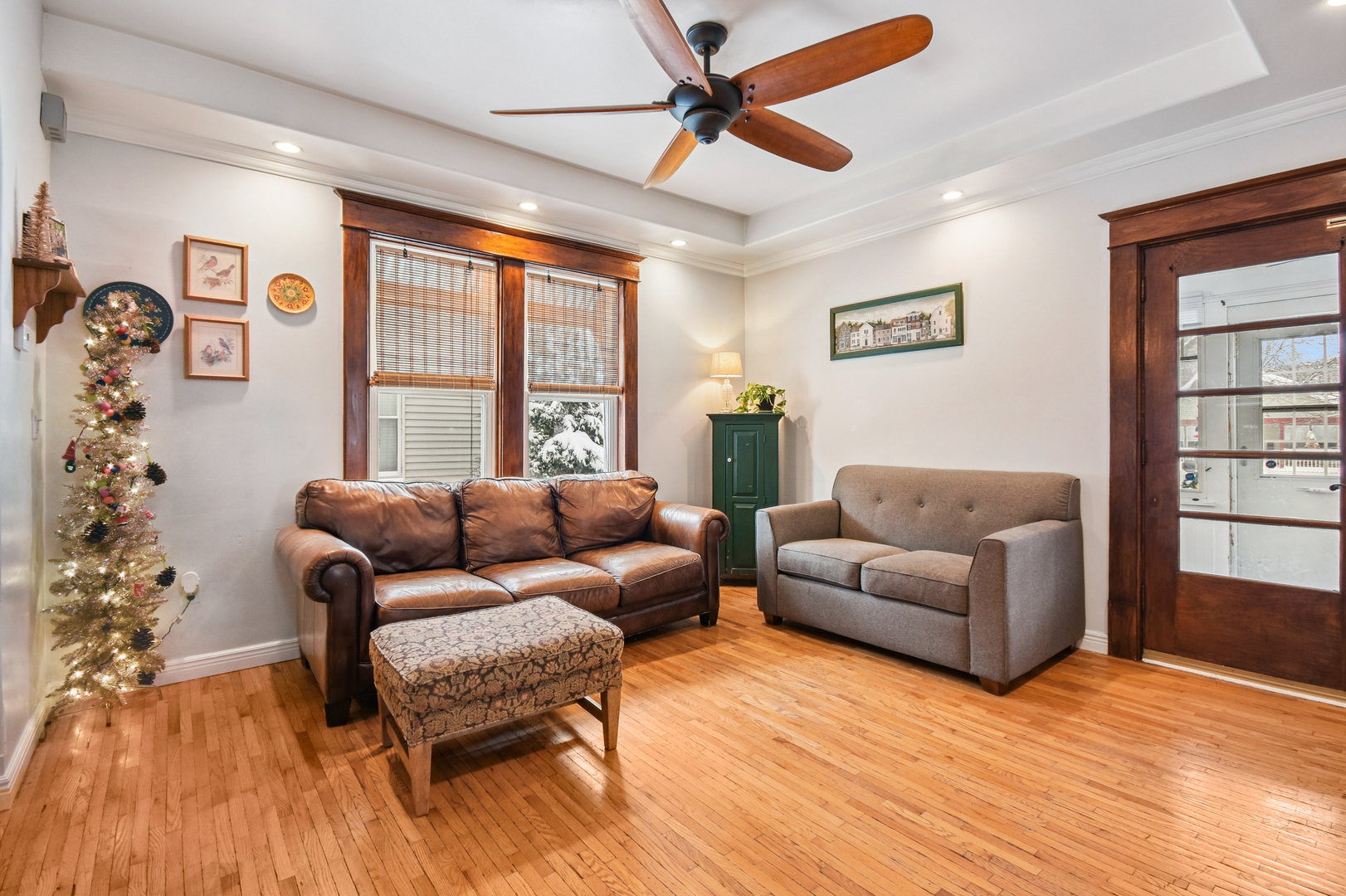 609 East Chapin Street Morris, IL 60450 - Photo 7 of 36 a living room with furniture and a large window