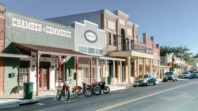 $374,900 | 128 Ironbark Bend, Bastrop, TX 78602